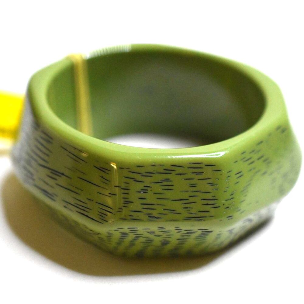 NWT Boho Chunky Octagonal Olive Green/Black Etched Design 5" Resin Bracelet
